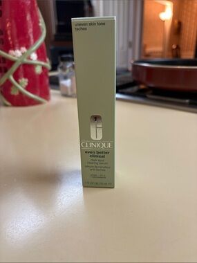 Clinique Even Better Clinical Serum in Pale Green Box